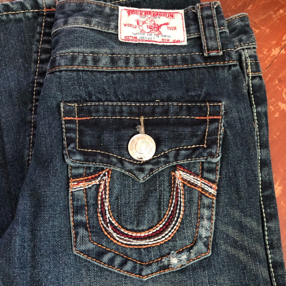 TRUE RELIGION WOMEN’S JEANS SIZE 26 in EUC